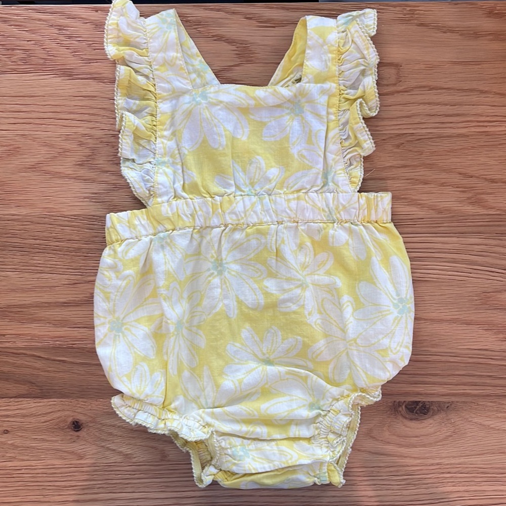 Little Girls GAP Flower Romper 12-18 months